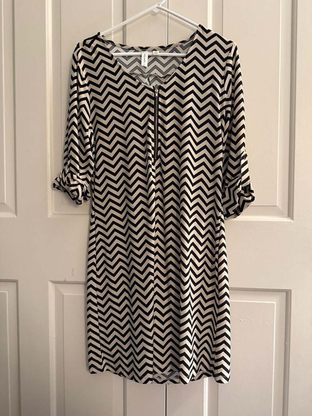 Tacera Black and White Chevron Print Zip Front Dress Size M